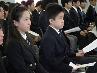 「4月17日快晴、2011年度立教英国学院入学始業礼拝。35名の新入生を迎え新たなるスタート！」