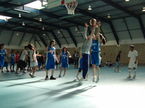 今年のバスケットボール部引退試合は教員、OB、後輩達を相手に白熱！