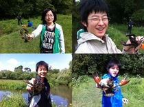 テニス部は現地校と対外試合、釣り部はザリガニ釣りに外出。