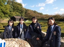 小中学生アウティング:湖に浮かぶリーズ城&潜水艦のあるドックヤード