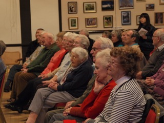 Elmbridge Village訪問。イギリスのご老人たちにクリスマスキャロルを披露しました。