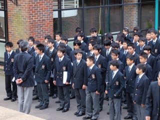 第３学期始業礼拝。新入生、そしてまた古くからいる生徒達も思いを新たに学校生活をスタートさせました。