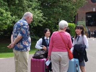 1学期ハーフタームが始まりました。90人以上の生徒達がイギリス人家庭にホームステイをします。