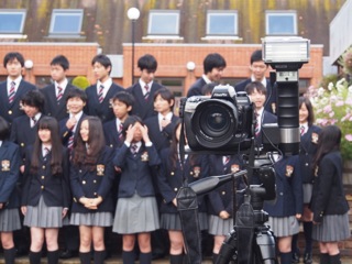 またひとつ学年が上がり顔も変わった？ 毎年恒例「個人写真撮影」＆「卒業学年クラス写真撮影」