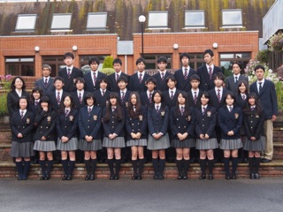 またひとつ学年が上がり顔も変わった？ 毎年恒例「個人写真撮影」＆「卒業学年クラス写真撮影」