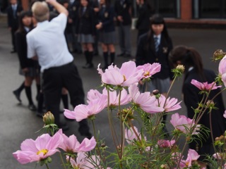 またひとつ学年が上がり顔も変わった？ 毎年恒例「個人写真撮影」＆「卒業学年クラス写真撮影」