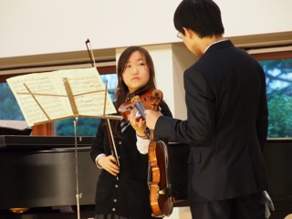 川畠成道氏のワークショップ体験記：40周年記念コンサートでヴァイオリン演奏をする生徒の手記