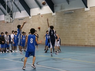 男子バスケットボール部は今年から地元のリーグ戦に参加することになりました。