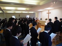 高３生にとっては限りなく「卒業式」に近い第２学期終業礼拝の写真。