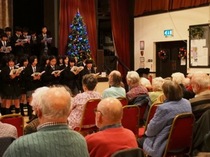 今年も村のご老人達にクリスマスキャロルを披露。その様子を写真で。