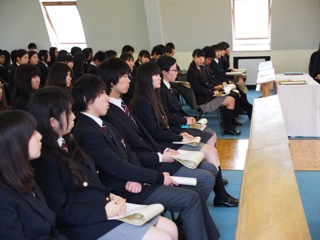 卒業式祝辞をご紹介します: 在英国日本大使館総領事 今村朗様。