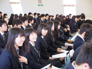 新しい学校、生活、そして仲間