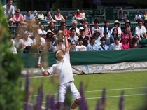 ウィンブルドン快晴！ 全校で出掛けたテニス三昧の1日 を映像で。