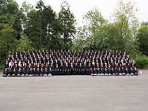 １年に１度の全校写真。200名を超す集合写真のパノラマ撮影風景。