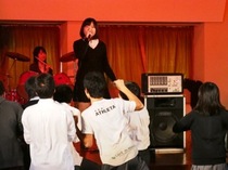 外は雨でもしっかりと盛り上がったギター部コンサートの写真をご紹介