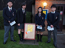 毎年恒例、エルムブリッジ村で全校で歌ったクリスマスキャロル。