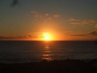イースター島に沈む夕日を眺めながら思ったこと