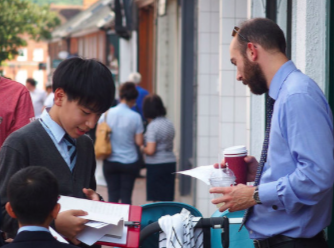 晴れやかな顔、今学期も頑張るぞー！英語科フィールドワーク at Godalming