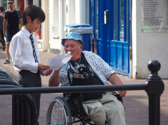 晴れやかな顔、今学期も頑張るぞー！英語科フィールドワーク at Godalming