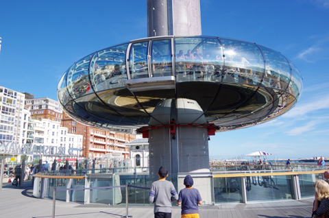 小学生、Brightonへ外出。UFOのようにも見える最新展望タワー i360に乗りました！