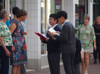 晴れやかな顔、今学期も頑張るぞー！英語科フィールドワーク at Godalming