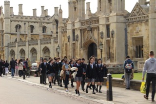 高校１年生アウティング：歴史ある荘厳な学都、ケンブリッジ訪問