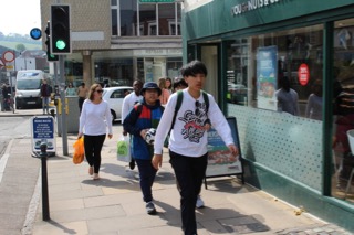 曇りのち晴れ、Guildford ショッピング