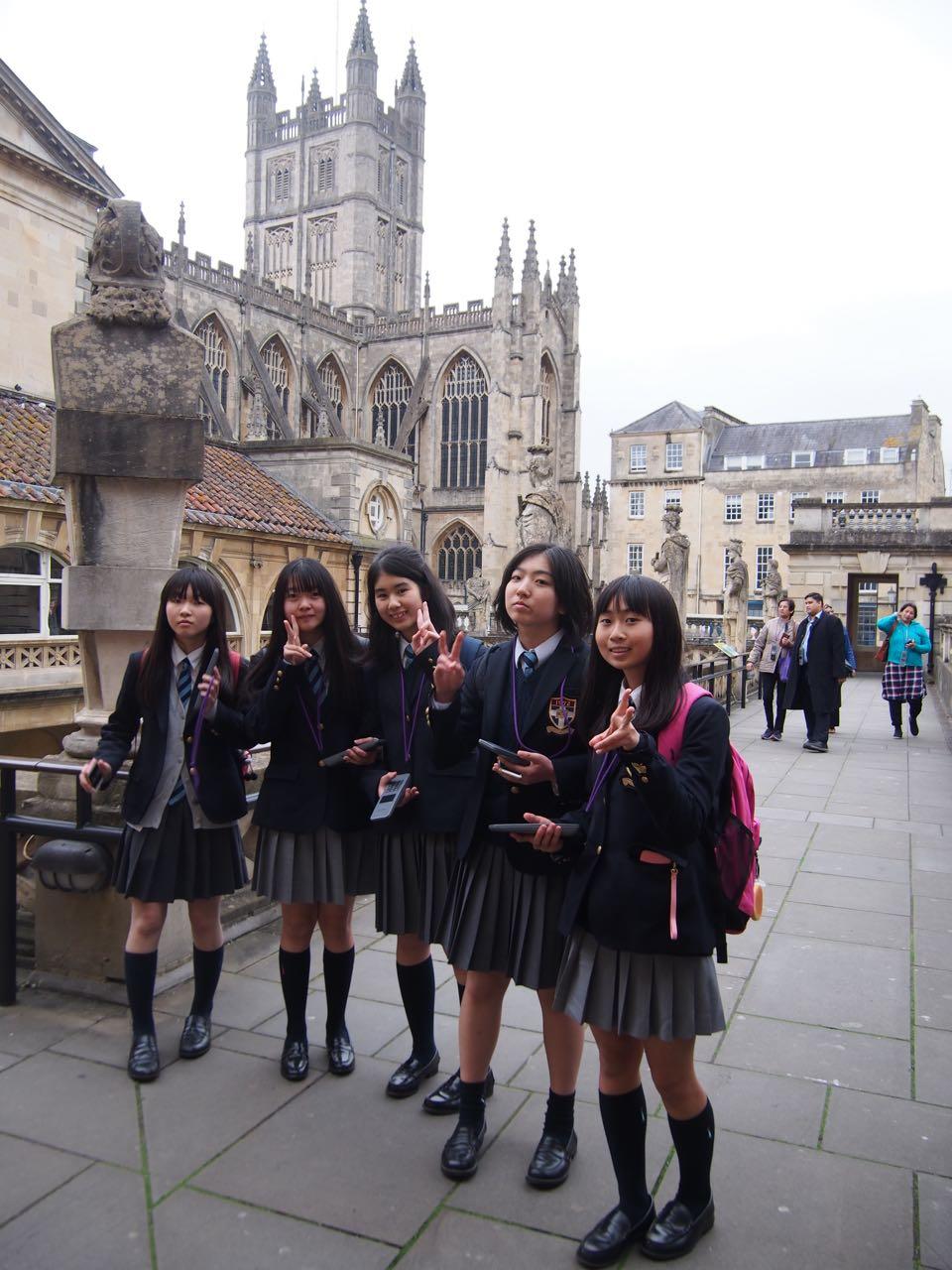 天気に恵まれた小学部・中学部アウティング：Stonehenge ＆ Bath を巡った欲張りトリップ