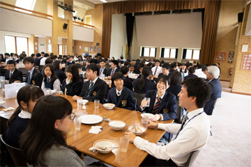 見えないだけ 中２国語 オンライン授業レポート その２ 最近の出来事 英国 イギリス留学生へのキリスト教に基づく全人教育 立教英国学院 Rikkyo School In England