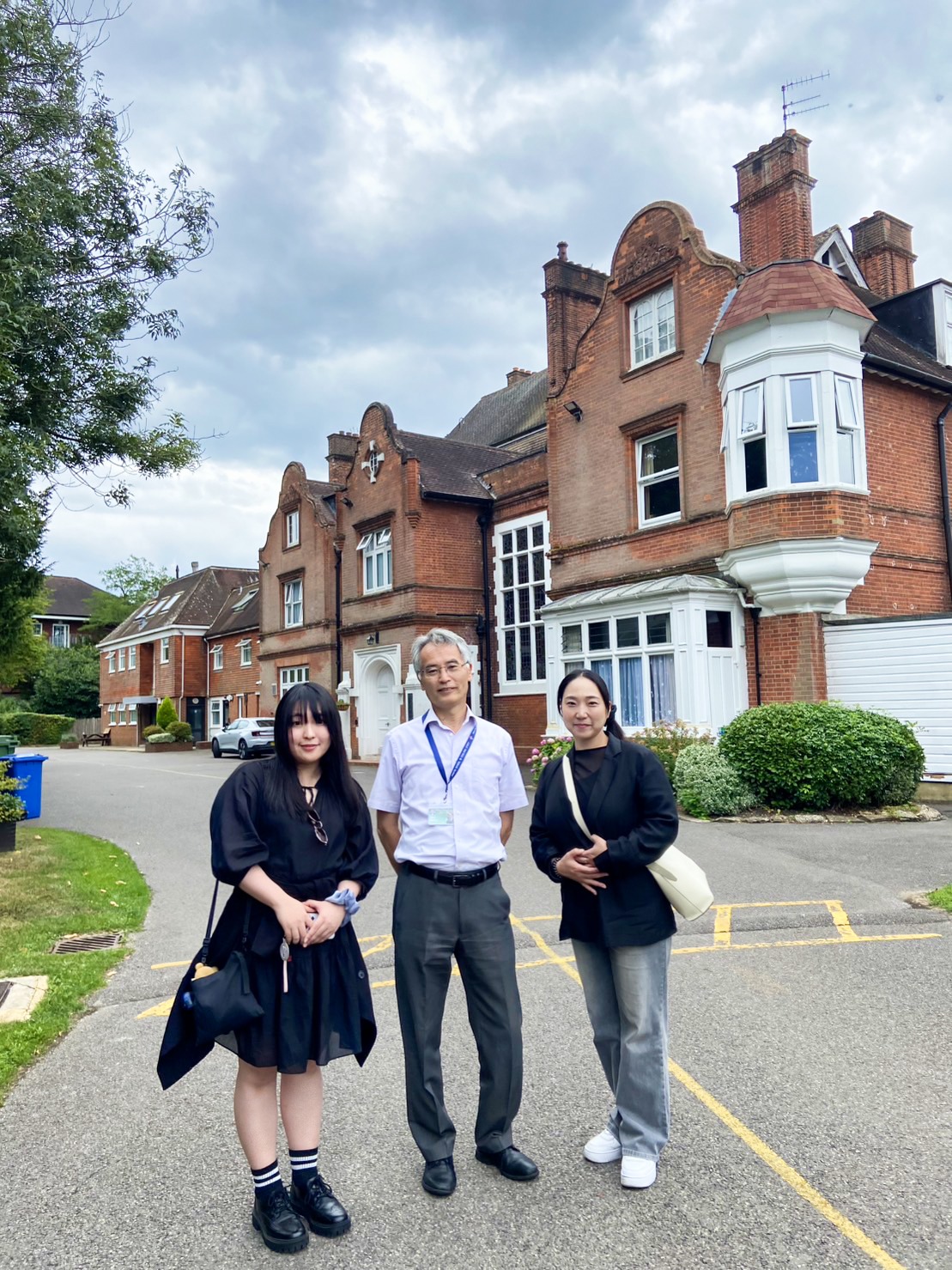 39期 岸田和佳奈さん、15期 岸田朋子さん（7月27日訪問；親子二代にわたり本校をご卒業）